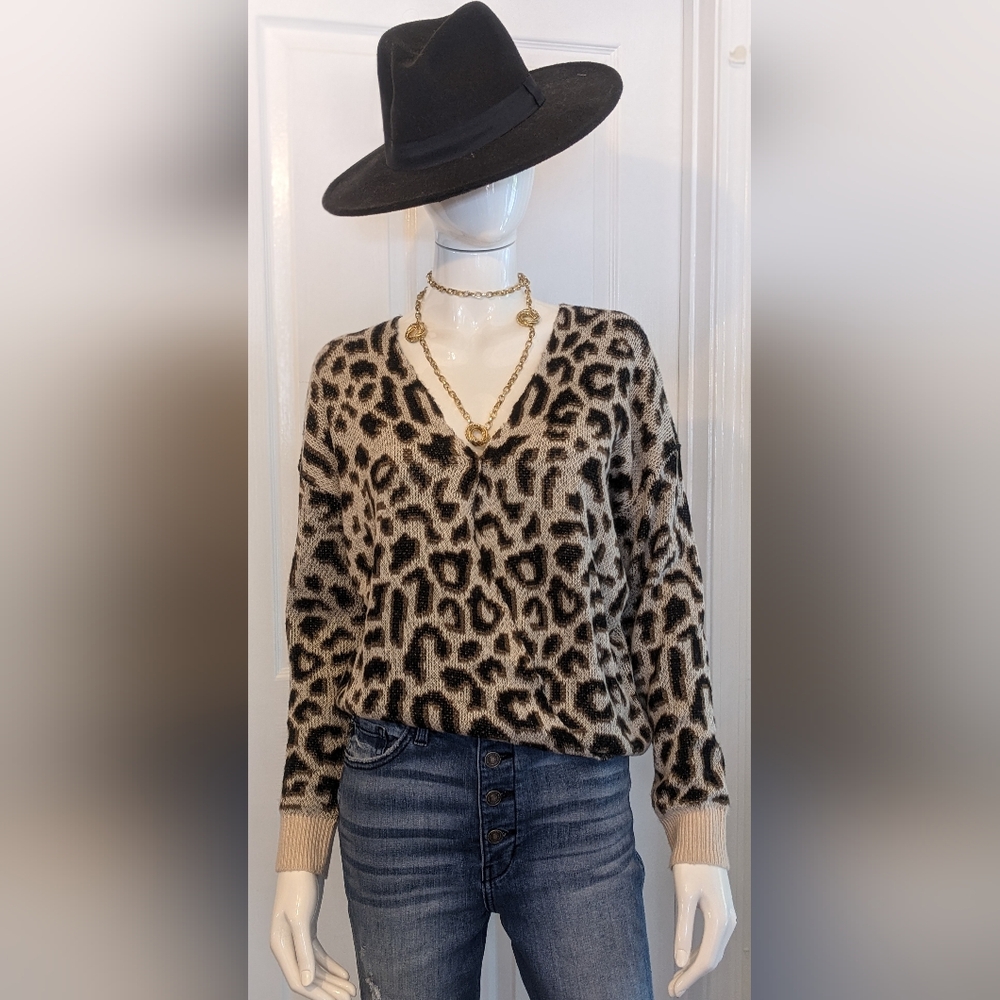 DO+BE Animal Print V-Neck Wrap Around Sweater  Small